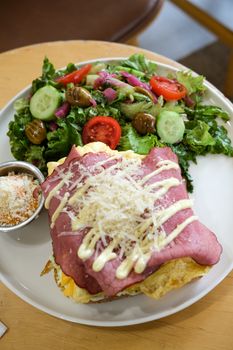 ROAST BEEF CHEESE SANDWICH